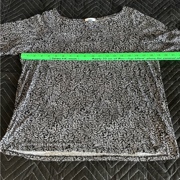 2 Womens Tops. Size Medium. Old Navy/Aeropostale - Picture 3 of 10